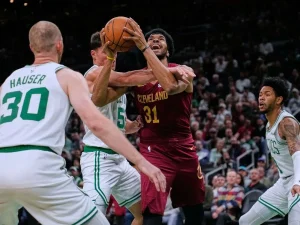 Jarrett-Allen-de-baja-tras-fractura-en-el-dedo.jpg