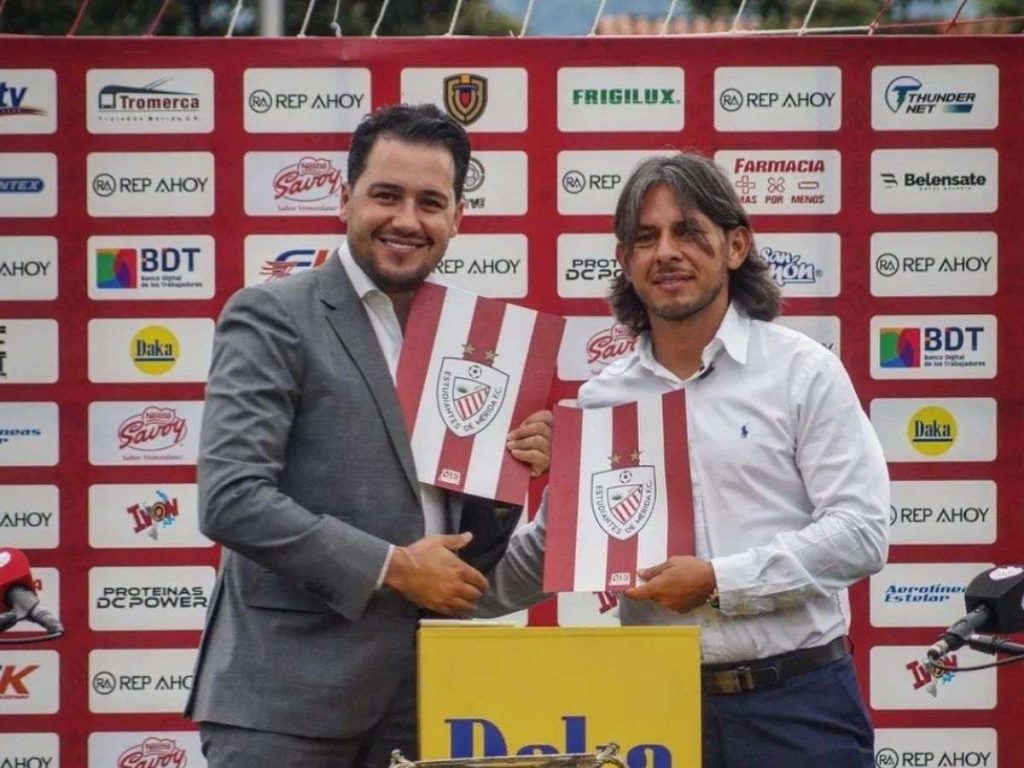 Jesus-Gomez-fue-presentado-como-DT-de-Estudiantes.jpg