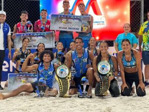 Liga-de-Voleiplaya-corono-a-sus-campeones.jpg