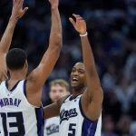 Los Kings extendien la estadía de Keegan Murray