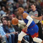 Russell Westbrook vestirá uniforme de Sacramento Kings