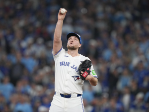 Toronto-anuncio-a-Yesavage-para-el-juego-cinco.png
