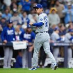 Yamamoto brilló y los Dodgers van a casa con ventaja