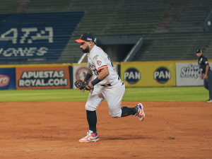 Ali-Castillo-llego-a-500-juegos-vistiendo-la-camiseta-zuliana.png