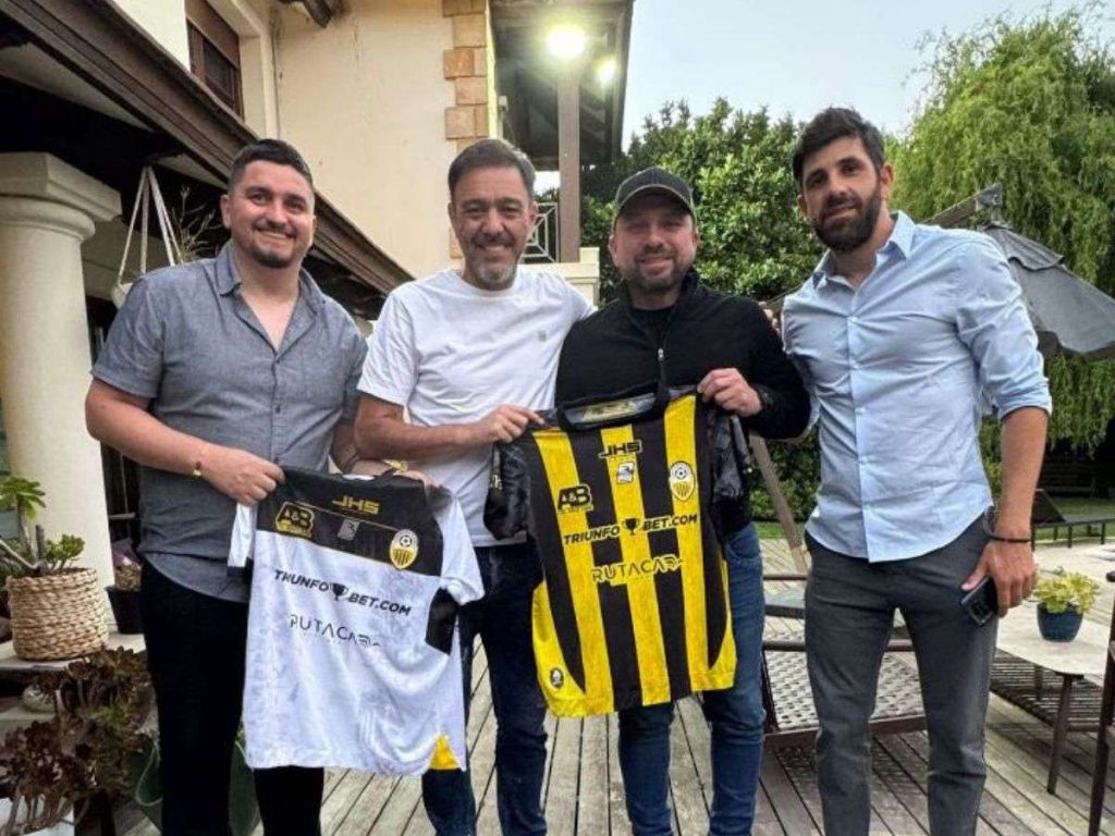 Alvaro-Recoba-es-nuevo-DT-del-Deportivo-Tachira.jpg