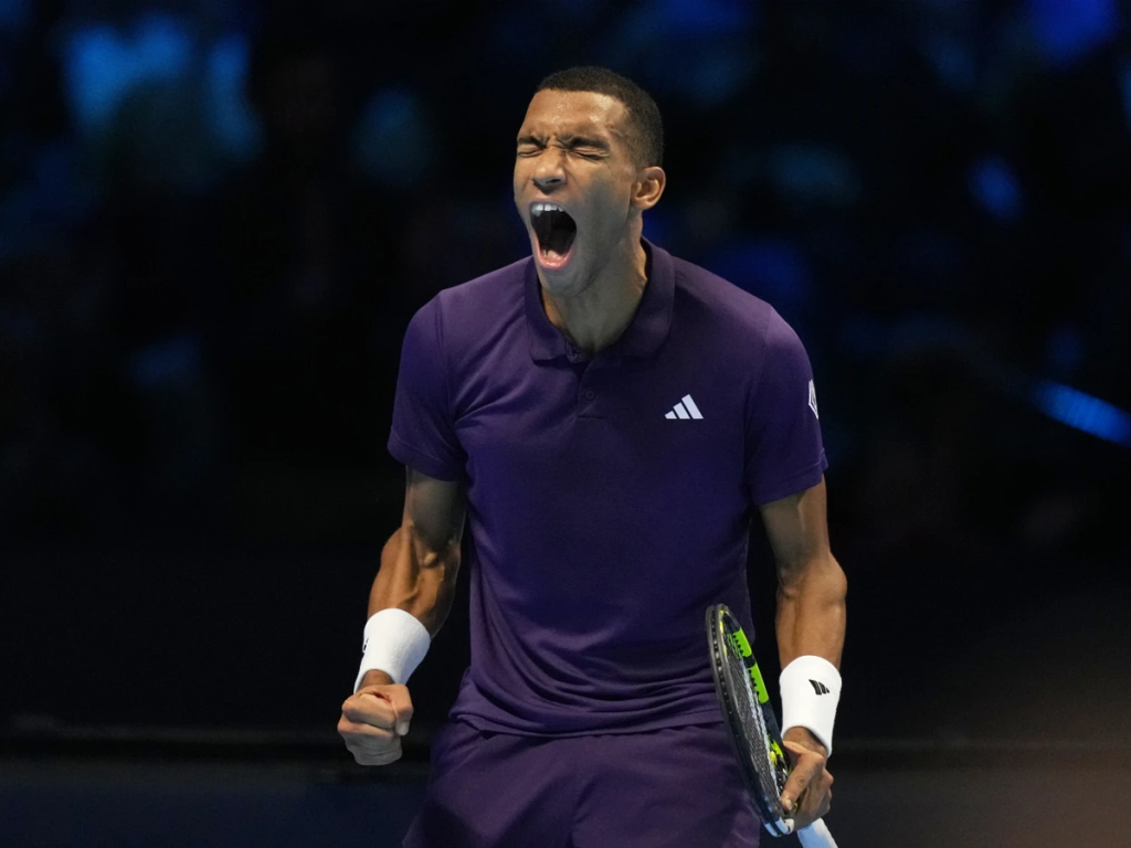 Auger-Aliassime-se-mantiene-con-vida-en-el-ATP-Finals.png