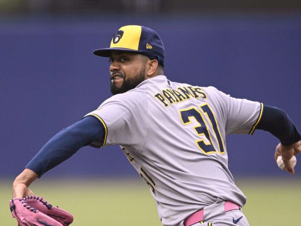 Bravos-retienen-al-lanzador-Joel-Payamps.jpg