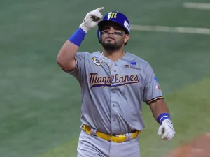 Eliezer-Alfonzo-Jr-Con-Yadier-Molina-aprendes.jpg