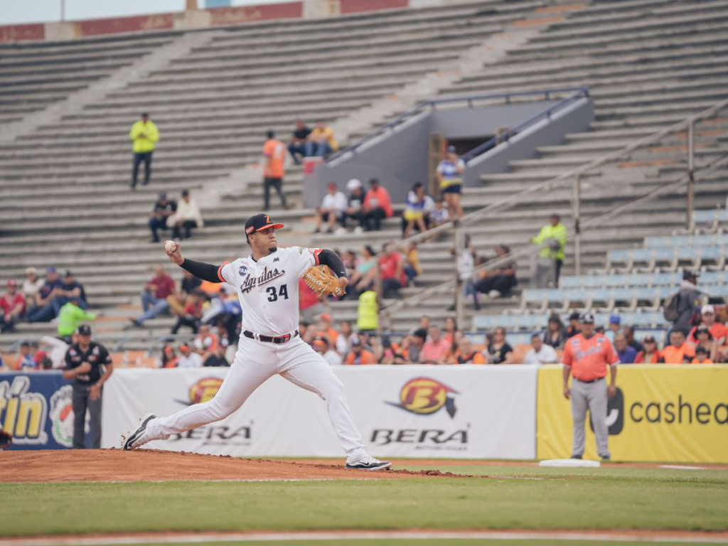 Encuesta-al-Pitcher-del-Ano-Andry-Lara-demuestra-su-cartel.png