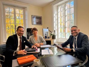 FIVB-y-FVV-discuten-planes-para-potenciar-talento-del-voleibol.jpg
