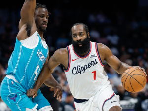 Harden-brillo-en-victoria-de-Clippers-sobre-Hornets.png
