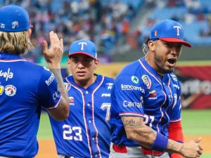 La-Guaira-logro-septimo-triple-play-en-su-historia.jpg