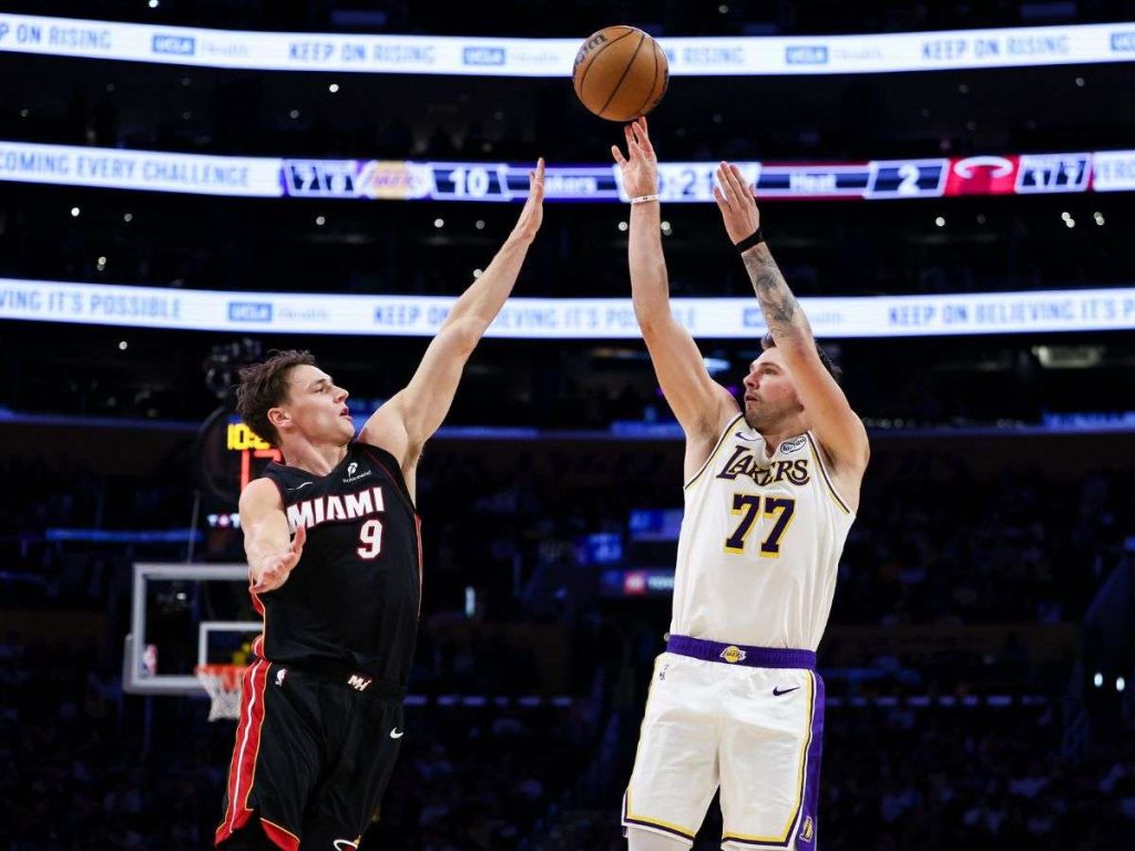 Lakers-triunfan-con-noche-historica-de-Doncic.jpg