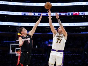 Lakers-triunfan-con-noche-historica-de-Doncic.jpg