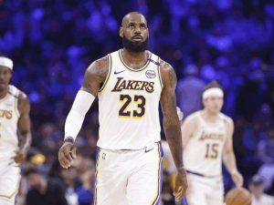 LeBron-James-desconoce-si-debutara-el-martes-en-la-temporada.jpg