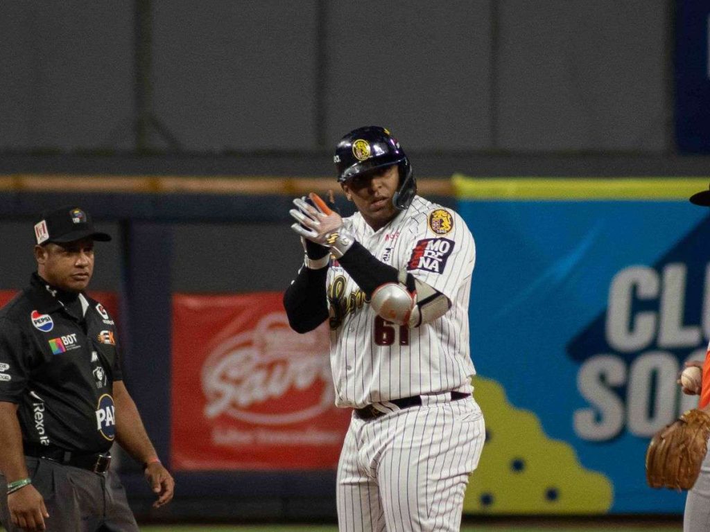Leandro-Cedeno-Estan-saliendo-los-batazos.jpg