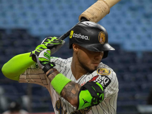 Leones-ataca-temprano-y-vence-a-Magallanes-en-Valencia.png