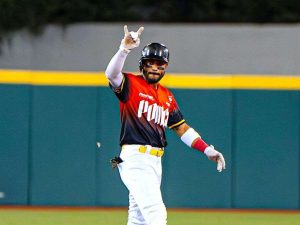 Leones-de-Ponce-blanqueo-a-Cangrejeros.jpg
