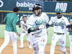 Robinson-Cano-dio-el-triunfo-a-Estrellas-Orientales.jpg
