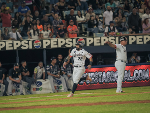 Aguilas-dejan-tendidos-a-Tigres-gracias-a-un-rally.png