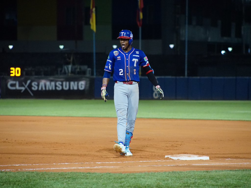 Alcides-Escobar-pone-a-lucir-su-veterania-con-Tiburones.png