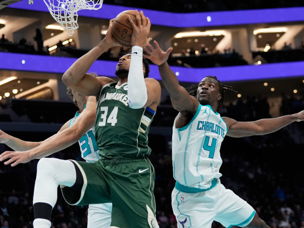 Bucks-firmaron-una-solida-victoria-ante-los-Hornets.png