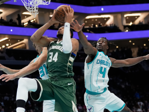 Bucks-firmaron-una-solida-victoria-ante-los-Hornets.png