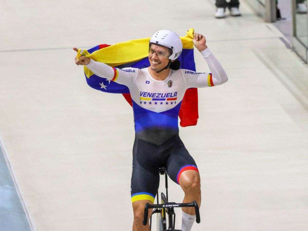 Clever-Martinez-en-la-cima-del-ciclismo-mundial.jpg