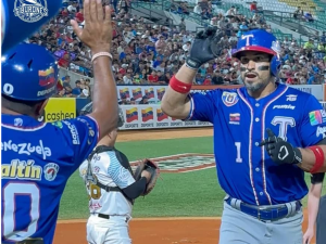 Escobar-y-Barreto-impulsaron-victoria-de-Tiburones.png