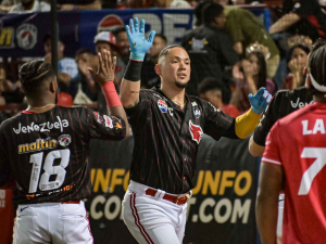 Ildemaro-Vargas-acostumbra-a-su-consistencia-con-el-bate.png