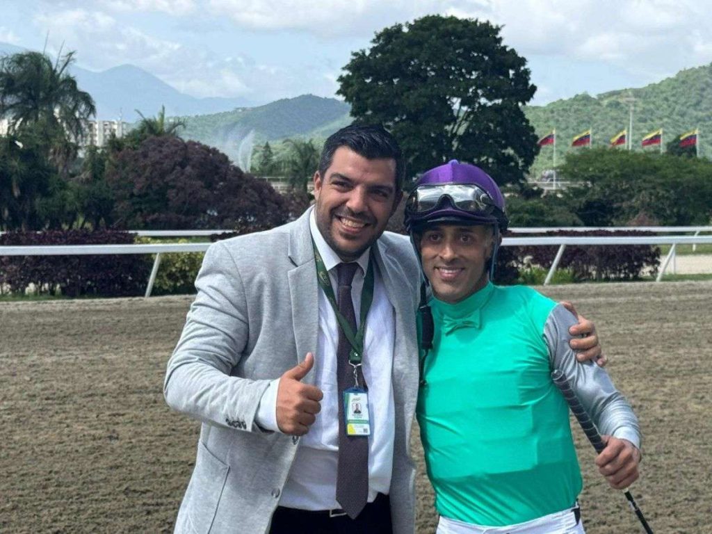Juan-Carlos-Garcia-con-opcion-en-el-Clasico-Emisael-Jaramillo.jpg
