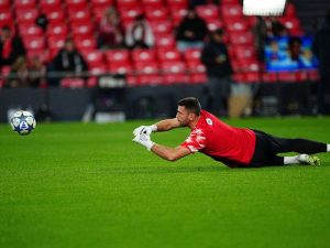 Luis-Enrique-aplaude-el-trabajo-de-Unai-Simon.jpg
