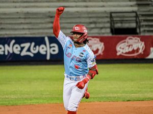 Luisangel-Acuna-alza-el-vuelo-con-Cardenales.png