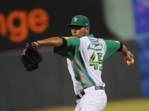 Magallanes-firmo-a-Esmil-Rogers-y-Felix-Cepeda.png