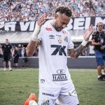 Neymar fue operado de la rodilla con miras al Mundial