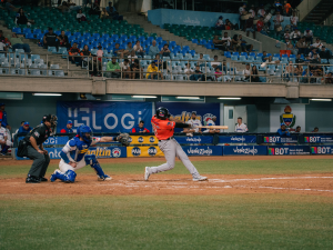 Pirela-y-Castellano-fueron-heroes-de-las-Aguilas-en-Macuto.png
