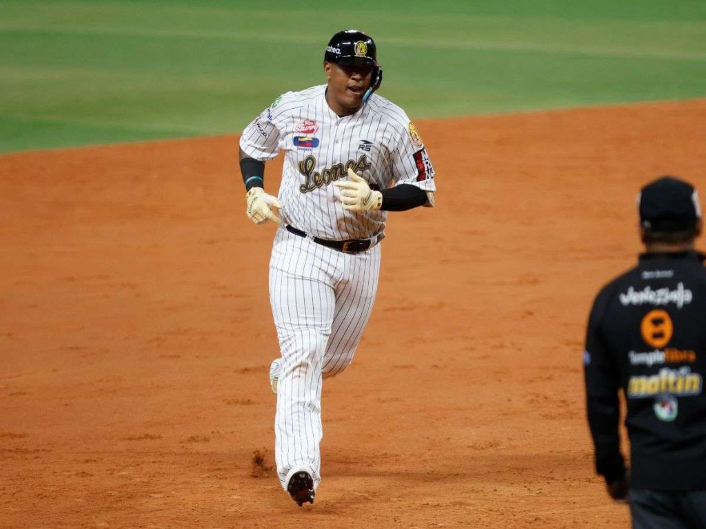 Salvador-Perez-le-dio-la-estocada-a-Magallanes.jpg