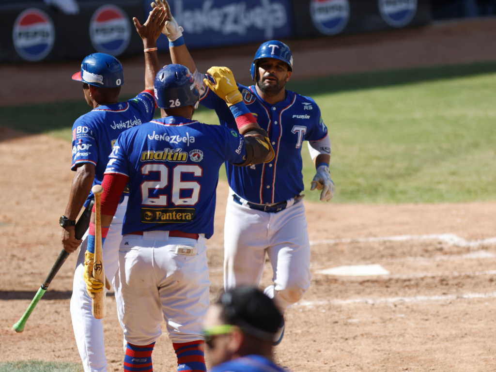 Tiburones-remonto-y-freno-a-los-Bravos.png