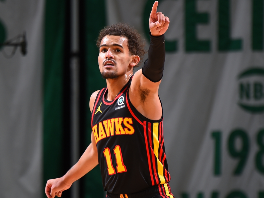 Trae-Young-esta-cerca-de-la-puerta-de-salida-de.png