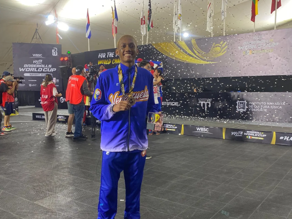Venezolano-hizo-la-mejor-jugada-del-Mundial-Juvenil-de-beisbol5.png