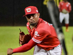 Adrian-Almeida-afilado-en-victoria-de-Cardenales.png