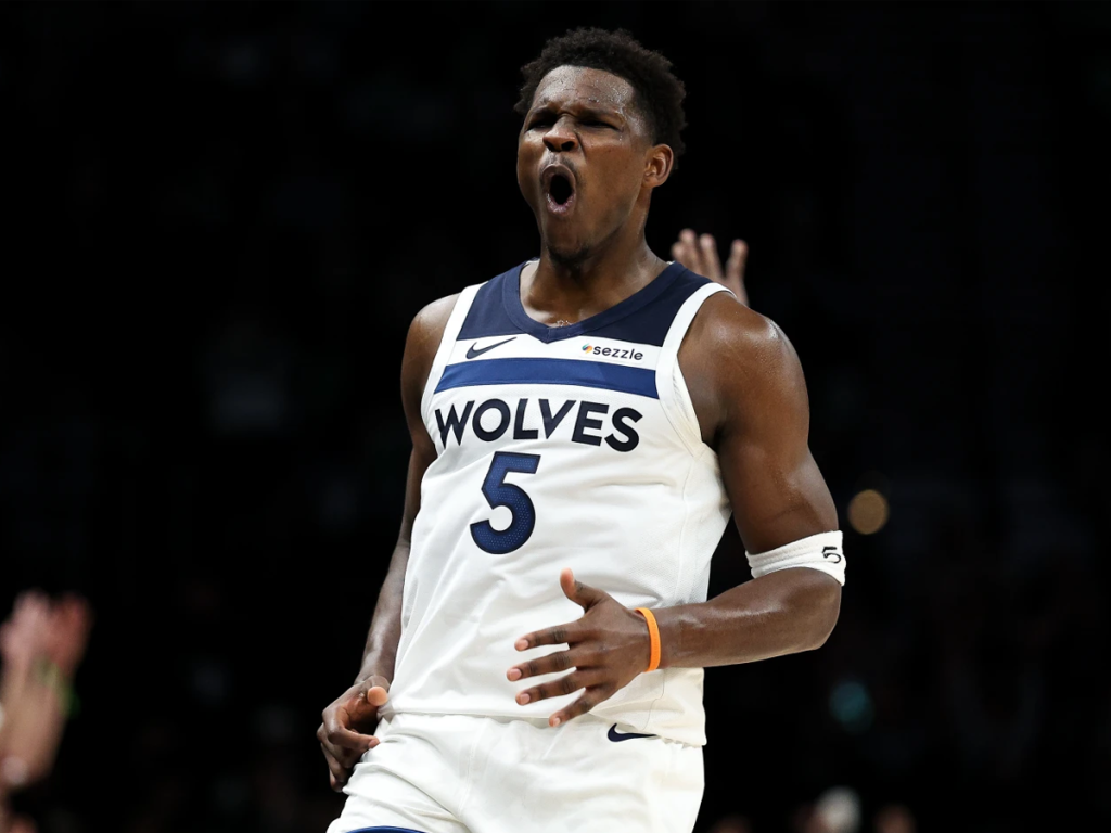 Anthony-Edwards-es-el-tercero-mas-joven-con-10-mil.png