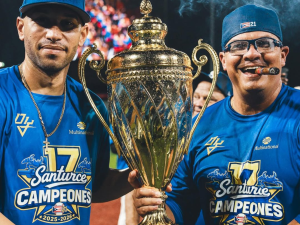 Cangrejeros-se-coronan-bajo-las-riendas-de-Omar-Lopez.png