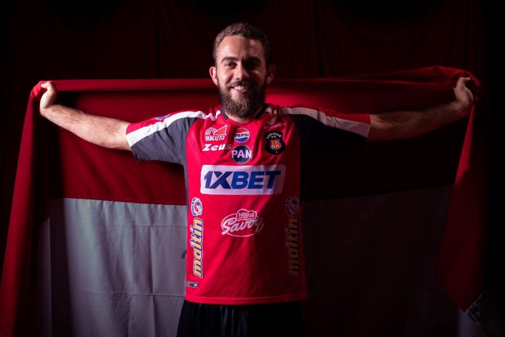 Christian-Larotonda-defiende-colores-del-Caracas-FC-bajo-la-direccion.jpg