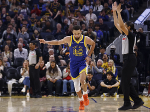 Curry-guio-victoria-de-los-Warriors-en-su-regreso-a.png