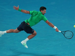 Djokovic-iguala-dos-records-en-su-victoria-100-en-Australia.png