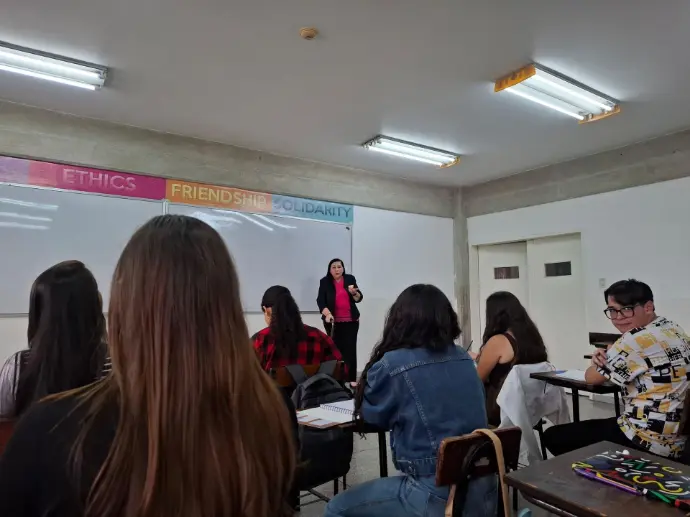 El-Futuro-en-tus-Manos-¿Por-que-elegir-la-Universidad.png
