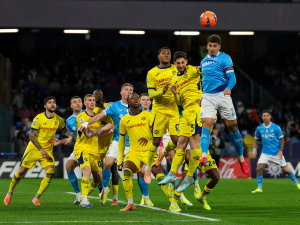 El-Napoli-evito-resbalar-ante-el-Hellas-Verona.png