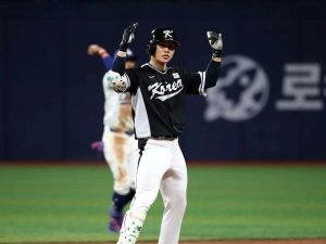 Hyeseong-Kim-se-une-a-Corea-para-el-CMB.jpg