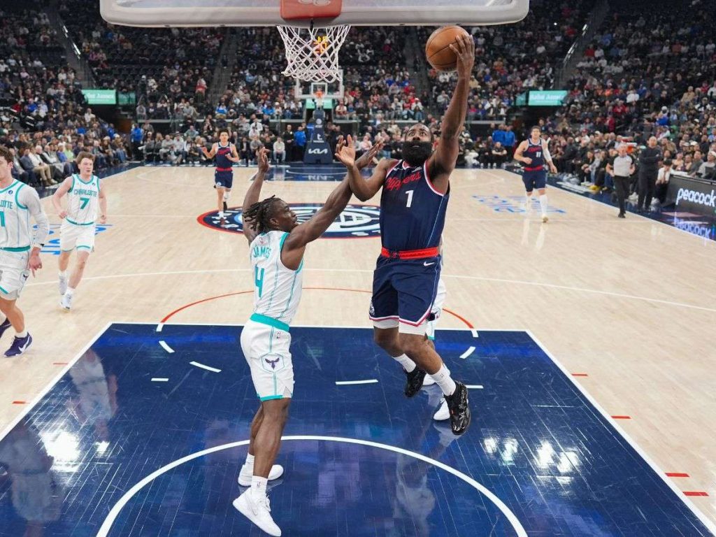 James-Harden-supera-a-Shaquille-ONeal-en-puntos.jpg